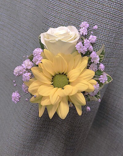AF White Rose and Yellow Daisy Bout. with lavender babies breath